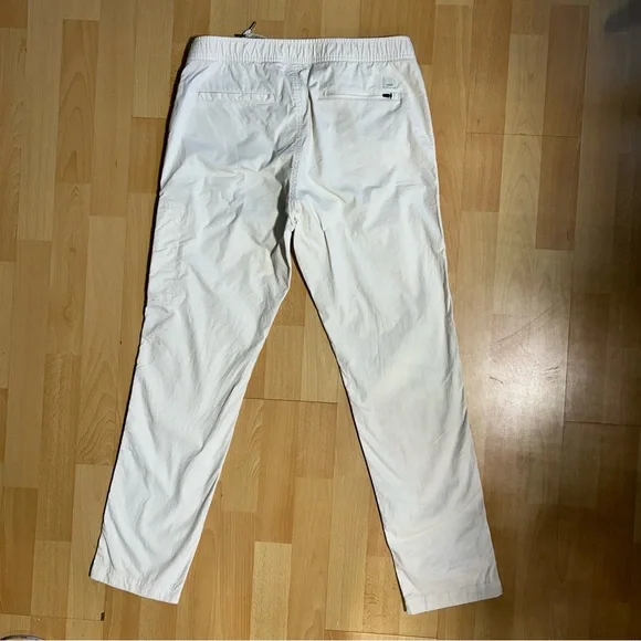 Vuori Ripstop Pant in Natural Medium Gorpcore Activewear Utility - Picture 8 of 16